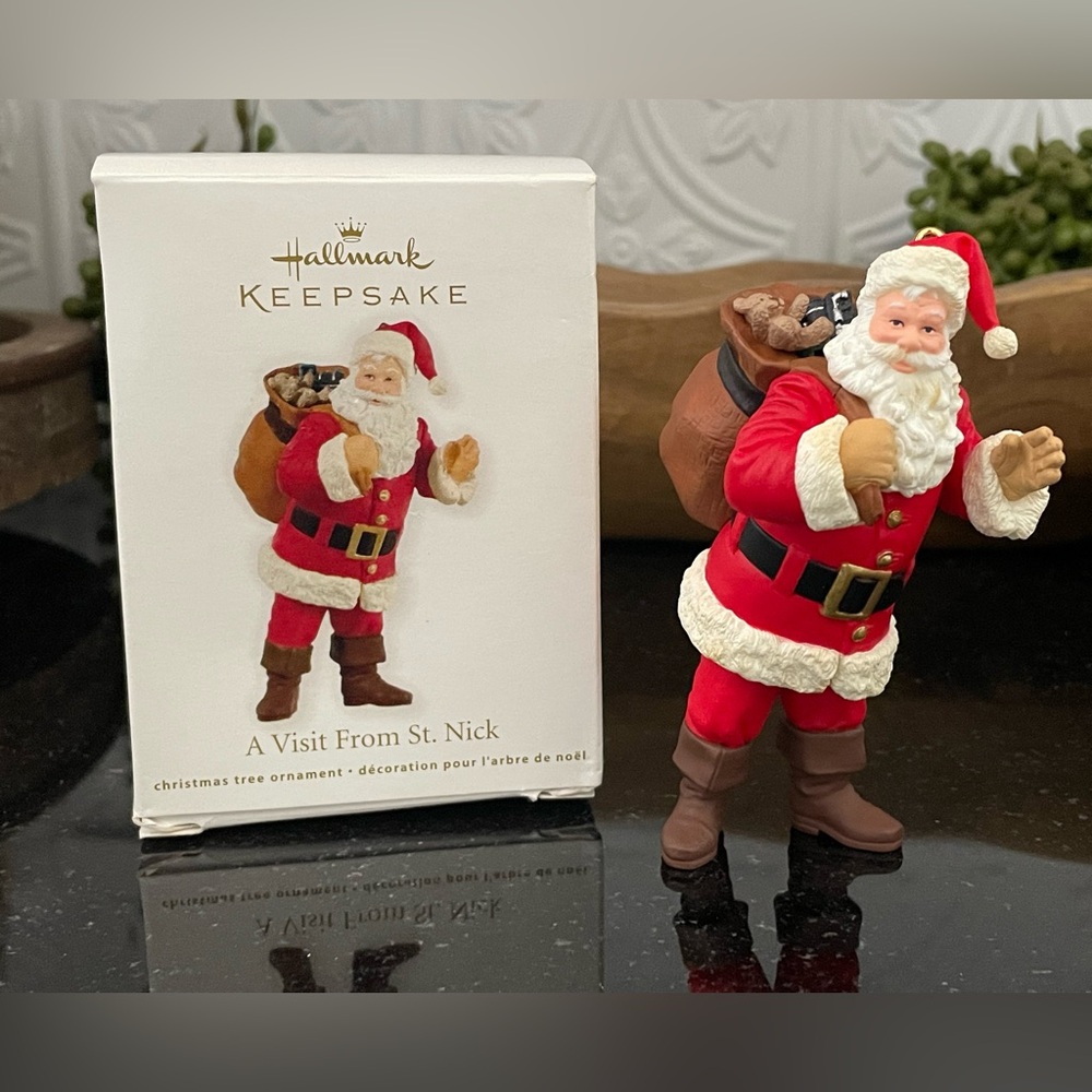 Hallmark Keepsake 2011 Handcrafted Ornament - A visit From Santa